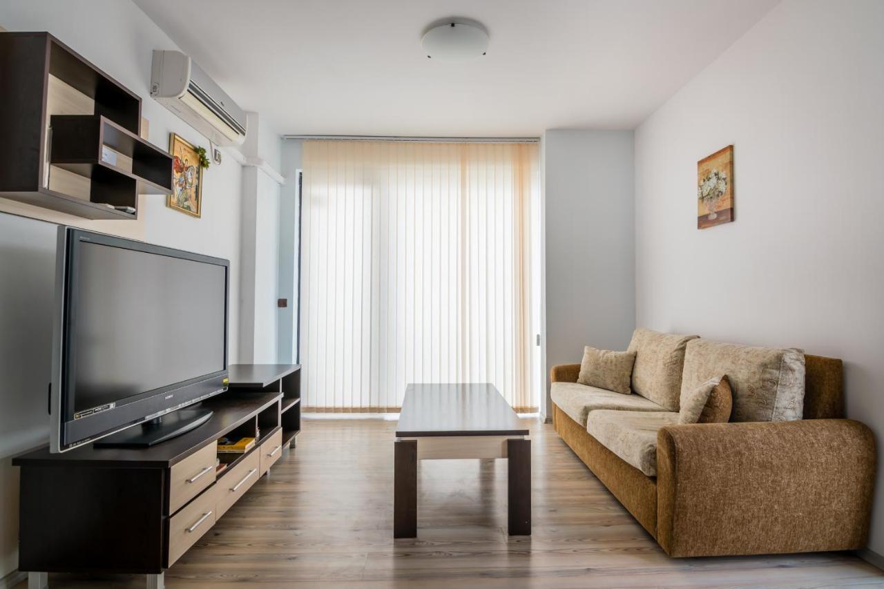 Cozy One-Bedroom Apartment In Night Breeze 布尔加斯 外观 照片