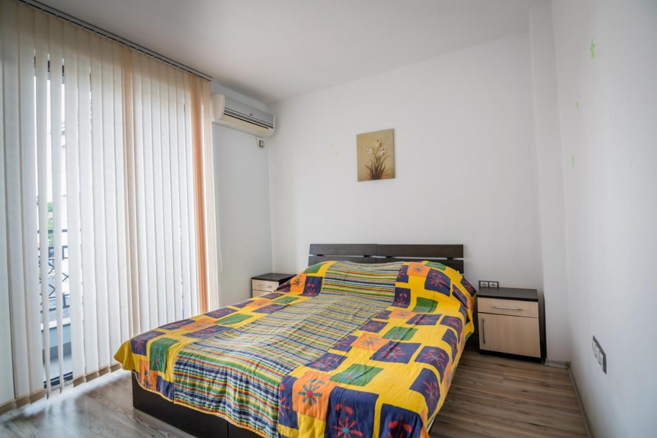 Cozy One-Bedroom Apartment In Night Breeze 布尔加斯 外观 照片